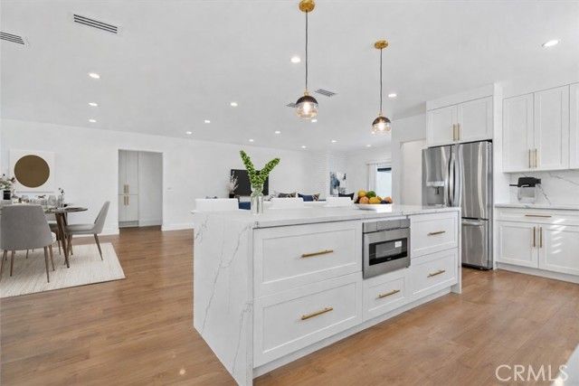 5450 Wortser Avenue, Sherman Oaks, CA 91401