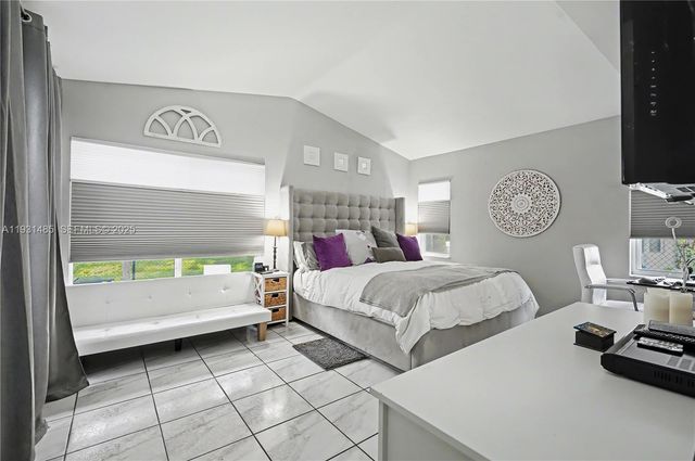 18736 NW 1st St, Pembroke Pines, FL 33029