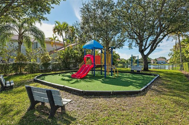 18736 NW 1st St, Pembroke Pines, FL 33029