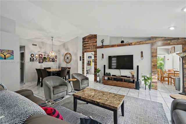 18736 NW 1st St, Pembroke Pines, FL 33029