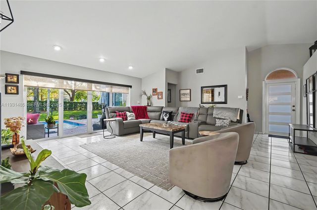 18736 NW 1st St, Pembroke Pines, FL 33029