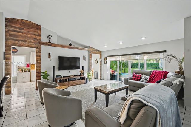 18736 NW 1st St, Pembroke Pines, FL 33029