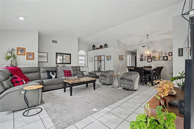 18736 NW 1st St, Pembroke Pines, FL 33029