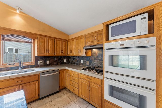 8568 Chanhassen Hills Drive S, Chanhassen, MN 55317