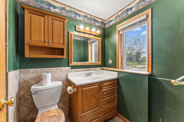 8568 Chanhassen Hills Drive S, Chanhassen, MN 55317