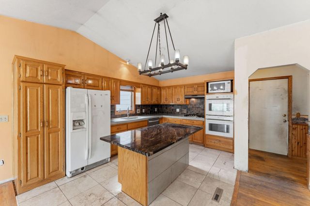 8568 Chanhassen Hills Drive S, Chanhassen, MN 55317
