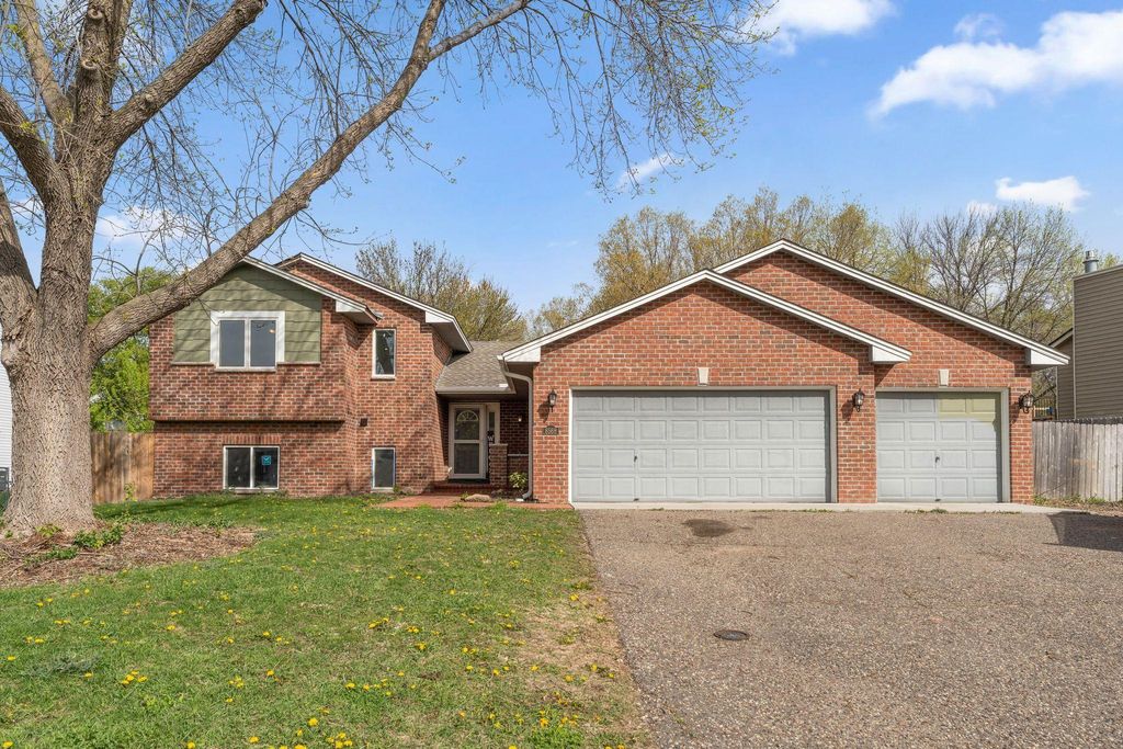 8568 Chanhassen Hills Drive S, Chanhassen, MN 55317