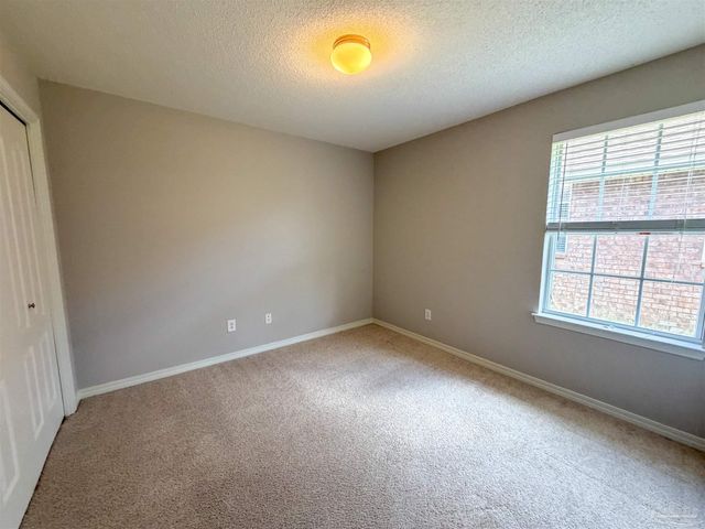 697 Mozingo Ln, Pensacola, FL 32514