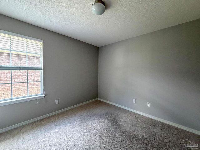 697 Mozingo Ln, Pensacola, FL 32514