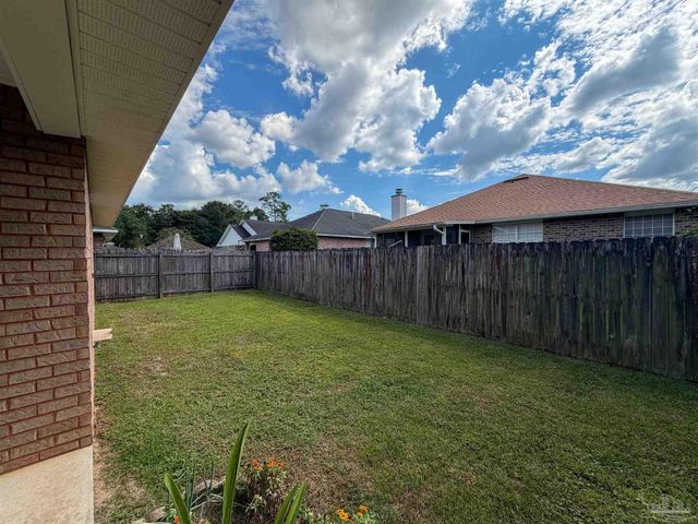 697 Mozingo Ln, Pensacola, FL 32514