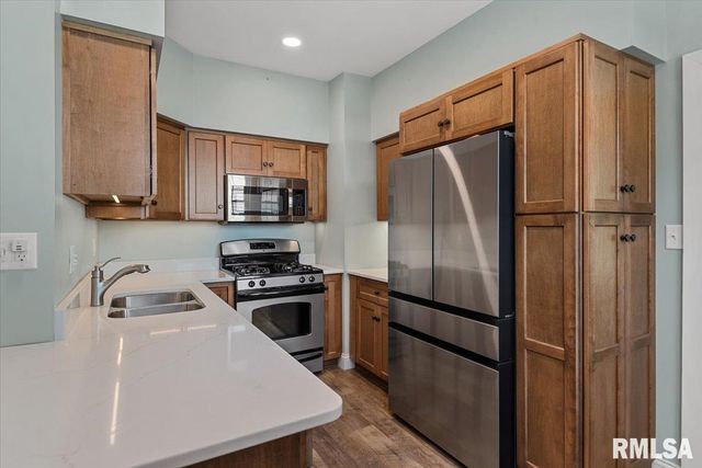 1326 S PARK Avenue, Springfield, IL 62704