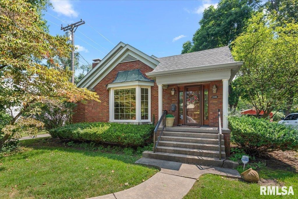 1326 S PARK Avenue, Springfield, IL 62704
