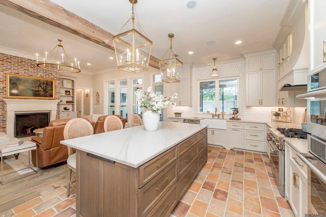 9984 Forrest Delatte Rd, Denham Springs, LA 70726