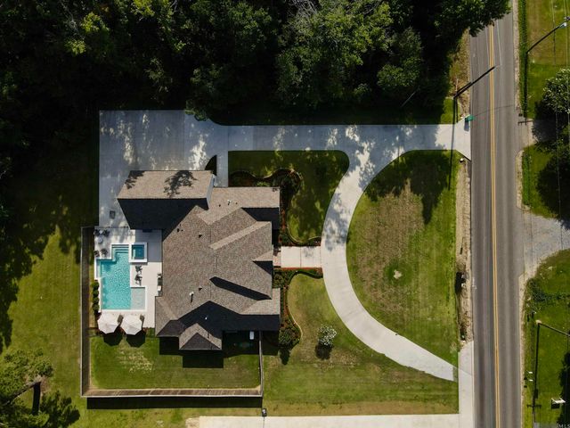 9984 Forrest Delatte Rd, Denham Springs, LA 70726