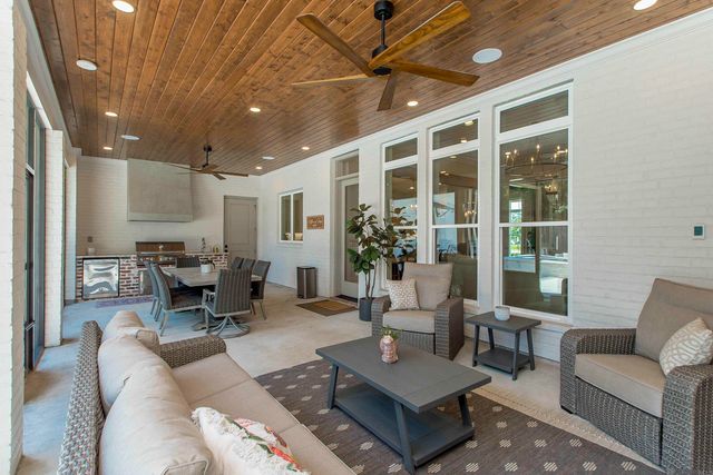 9984 Forrest Delatte Rd, Denham Springs, LA 70726