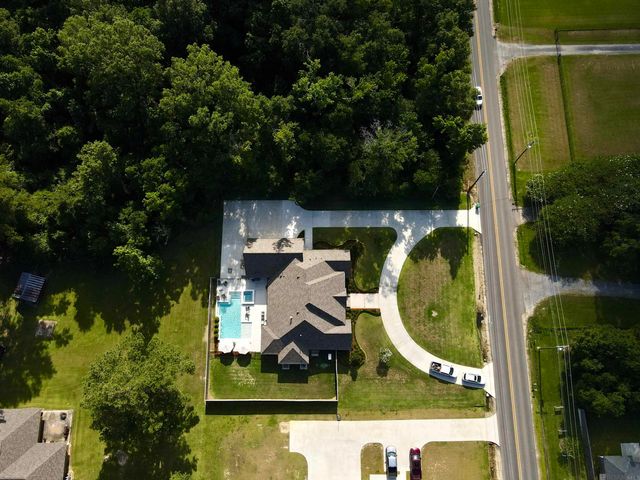 9984 Forrest Delatte Rd, Denham Springs, LA 70726