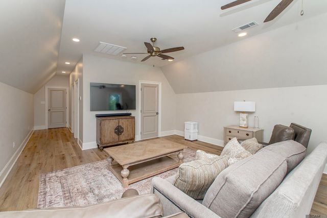 9984 Forrest Delatte Rd, Denham Springs, LA 70726