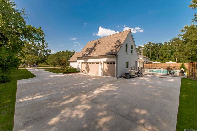 9984 Forrest Delatte Rd, Denham Springs, LA 70726
