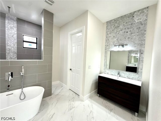 2006 NW 21st ST, Cape Coral, FL 33993