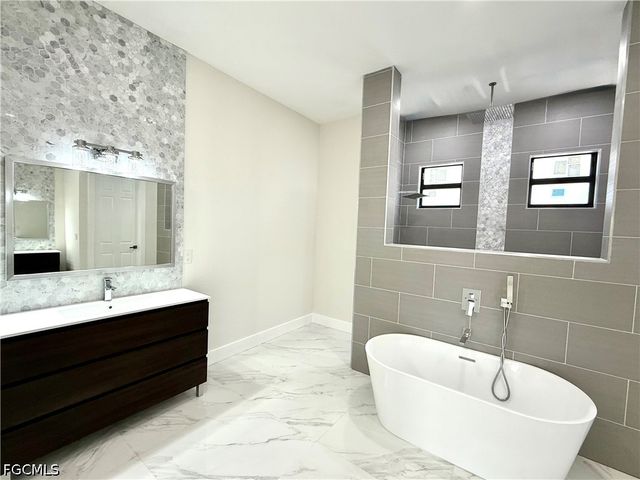 2006 NW 21st ST, Cape Coral, FL 33993