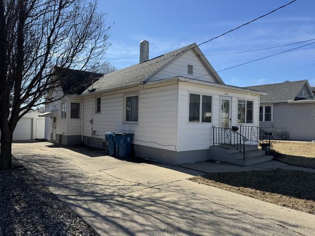 618 10th Street, Peru, IL 61354