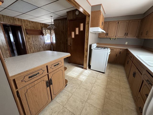 618 10th Street, Peru, IL 61354