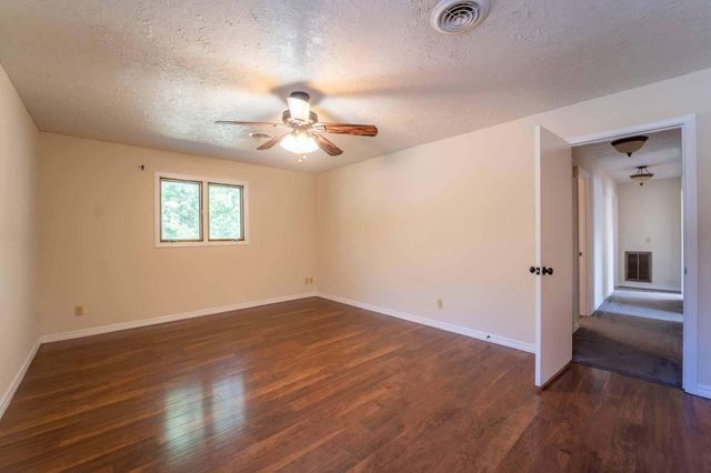 5486 S Clay Avenue, Springfield, MO 65810