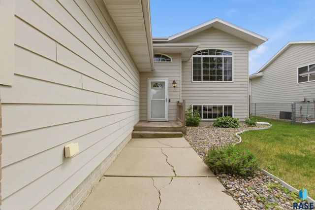 7409 W 50th St Street, Sioux Falls, SD 57106
