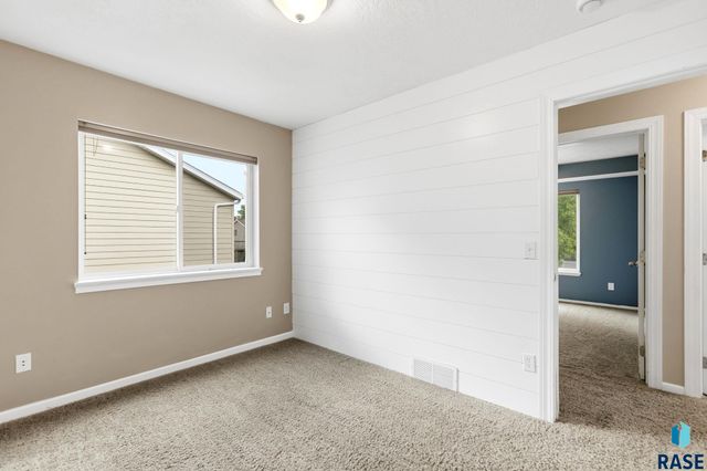 7409 W 50th St Street, Sioux Falls, SD 57106