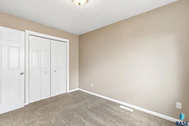 7409 W 50th St Street, Sioux Falls, SD 57106