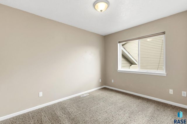 7409 W 50th St Street, Sioux Falls, SD 57106