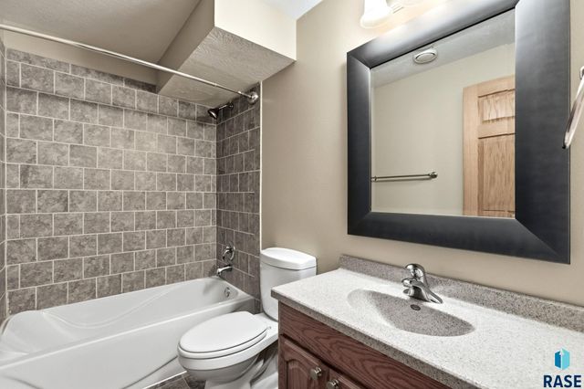 7409 W 50th St Street, Sioux Falls, SD 57106