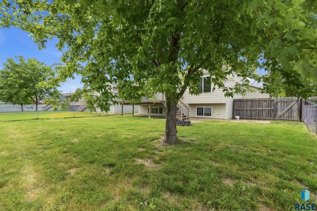 7409 W 50th St Street, Sioux Falls, SD 57106