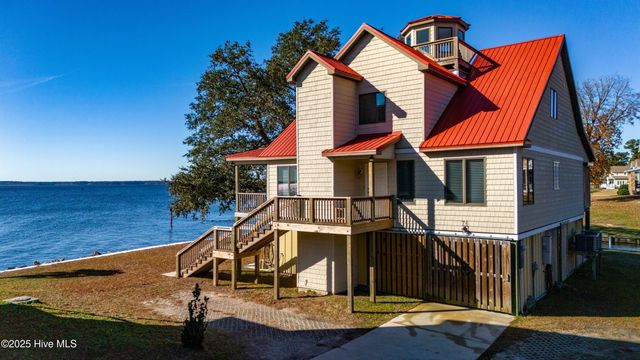 76 Beach Drive, Arapahoe, NC 28510