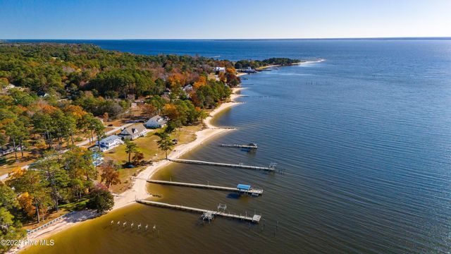 76 Beach Drive, Arapahoe, NC 28510