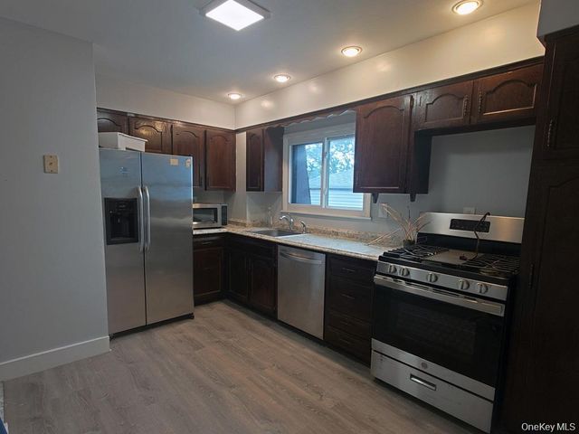 256-20 Craft Avenue 2nd Floor, Rosedale, NY 11422