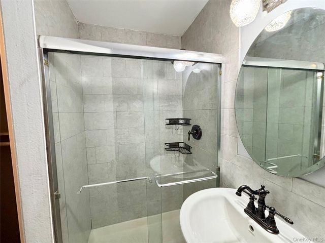 256-20 Craft Avenue 2nd Floor, Rosedale, NY 11422