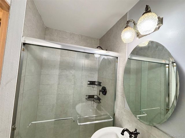 256-20 Craft Avenue 2nd Floor, Rosedale, NY 11422