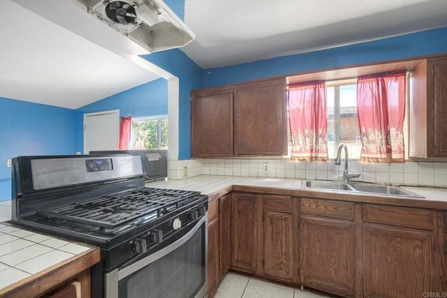 414 W 9th Avenue, Escondido, CA 92025