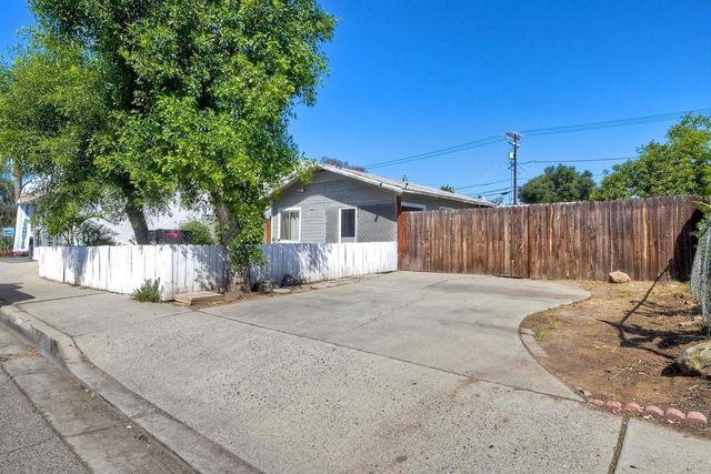 414 W 9th Avenue, Escondido, CA 92025