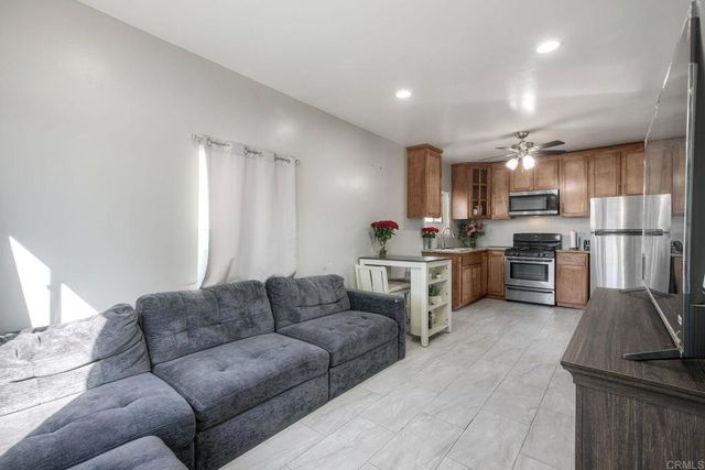 414 W 9th Avenue, Escondido, CA 92025