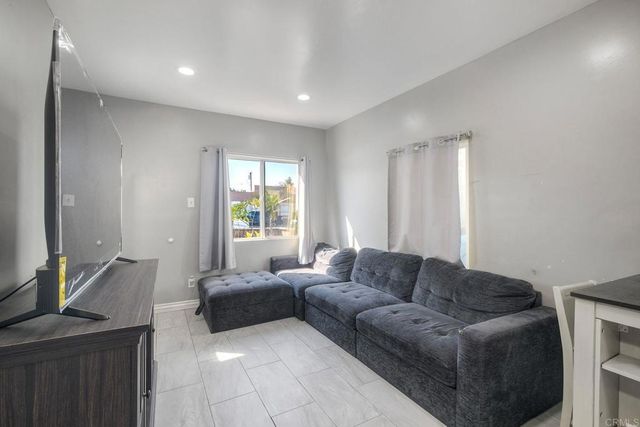 414 W 9th Avenue, Escondido, CA 92025