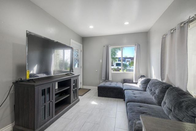414 W 9th Avenue, Escondido, CA 92025
