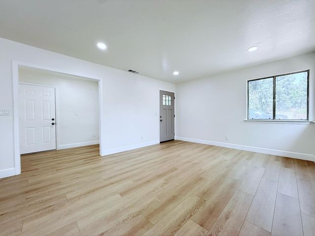 4472 N Cornelia Avenue, Fresno, CA 93722