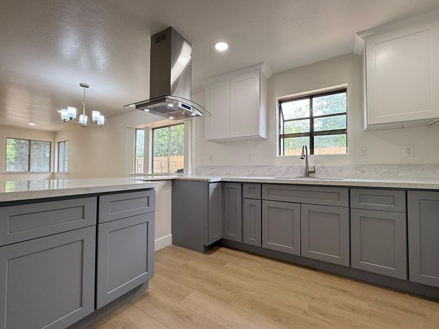 4472 N Cornelia Avenue, Fresno, CA 93722