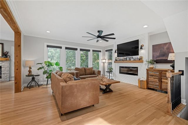 16102 Overbrook Lane, Stilwell, KS 66085