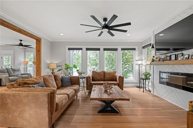 16102 Overbrook Lane, Stilwell, KS 66085