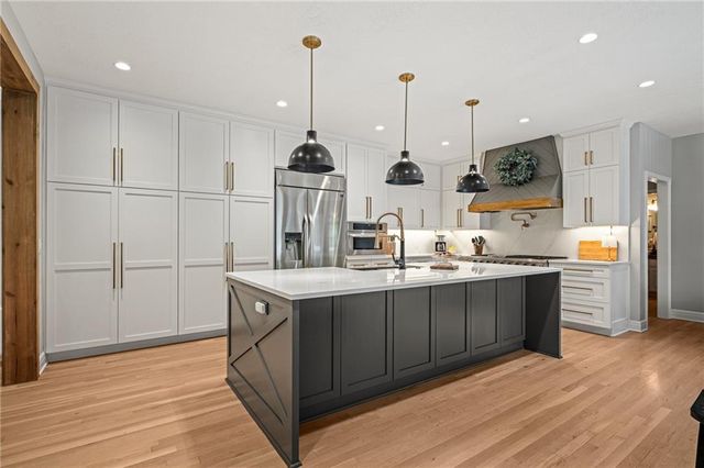 16102 Overbrook Lane, Stilwell, KS 66085