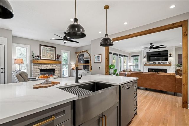 16102 Overbrook Lane, Stilwell, KS 66085
