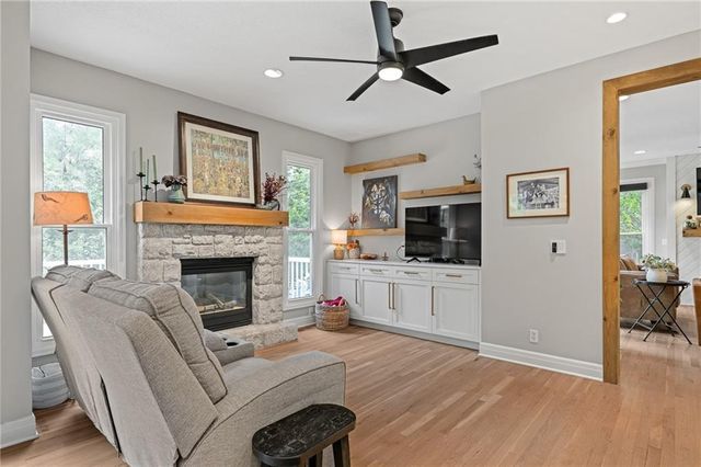 16102 Overbrook Lane, Stilwell, KS 66085